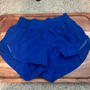 LULULEMON jetstream size 4, 2.5 in🩵